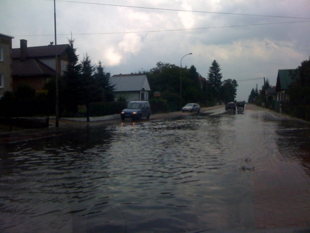 Obraz przedstawiający Potężne ulewy w Lubaczowie! Drogi przerodziły się w rwące potoki!
