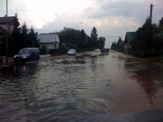 Obraz przedstawiający Potężne ulewy w Lubaczowie! Drogi przerodziły się w rwące potoki!