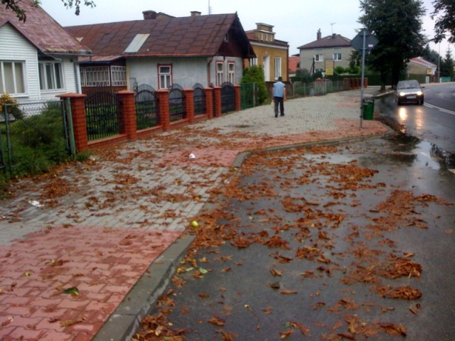 Obraz przedstawiający Potężne ulewy w Lubaczowie! Drogi przerodziły się w rwące potoki!
