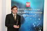 Obraz przedstawiający Marek Rawski, student z Horyńca będzie asystentem Jerzego Buzka