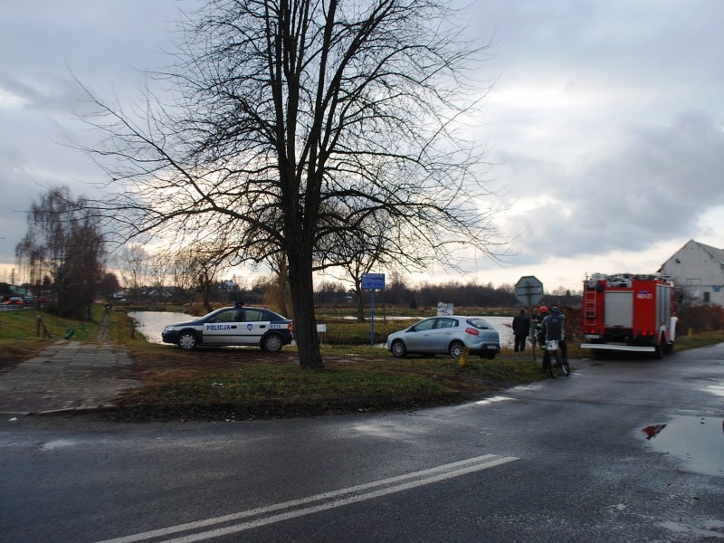Obraz przedstawiający Lubaczów: Ze zbiornika "Młyn" wyłowiono topielca