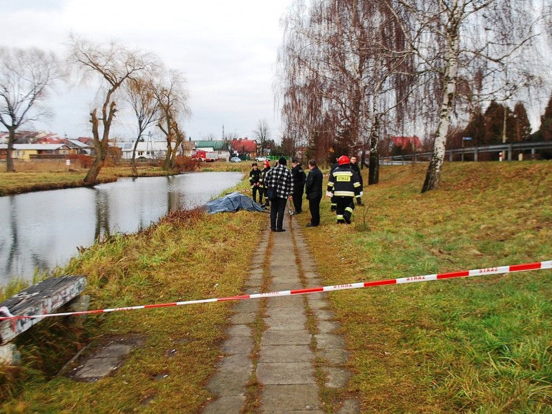 Obraz przedstawiający Lubaczów: Ze zbiornika "Młyn" wyłowiono topielca