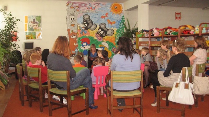 Obraz przedstawiający Lubaczów: Pani doktor bajki prawi...