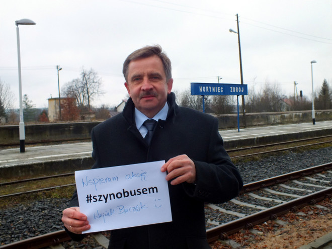 Wicemarszałek Województwa Podkarpackiego Wojciech Buczak wspiera kampanię #szyobusem.