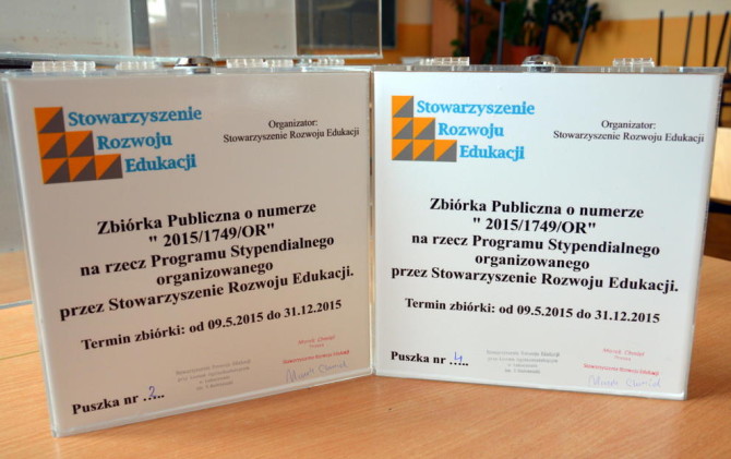 fot. Takie puszki znajdują się w każdej z placówek Banku Spółdzielczego w Lubaczowie.