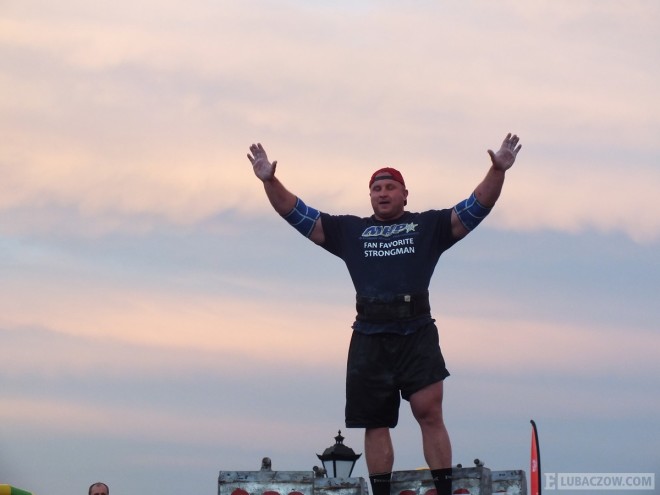 Grzegorz "Kruszyna" Szymański triumfowała w zawodach Strongman Champions League Poland 2015.