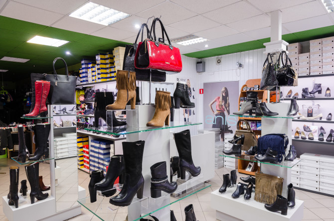 Sklep Euro Styl oferuje także damskie torebki i akcesoria obuwnicze.