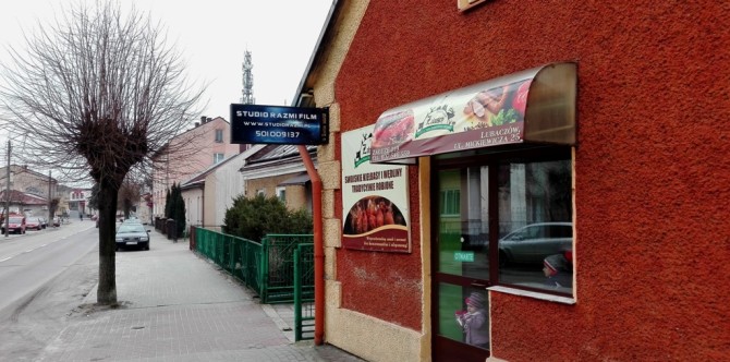 Sklep Masarni "Załuskich" mieści się przy ulicy Mickiewicza w Lubaczowie.