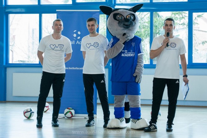 Siłą napędową szkółki FA jest przede wszystkim profesjonalna kadra.