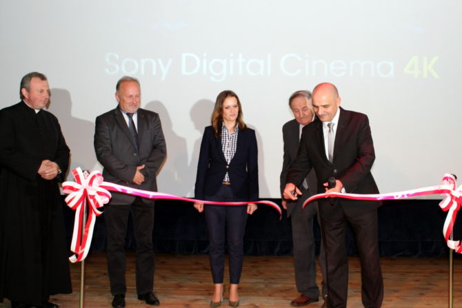 Uroczyste przecięcie wstęgi.