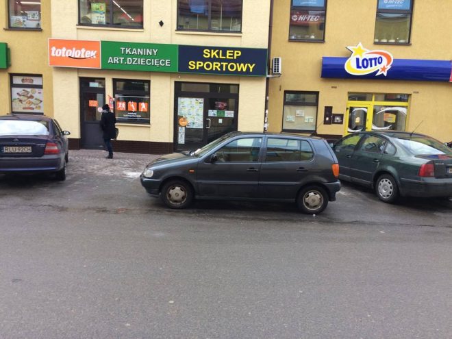 Obraz przedstawiający Mistrzowie parkowania: Jeden vw polo zamiast trzech osobówek