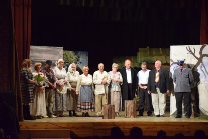 Obraz przedstawiający "Gość oczekiwany" w niedzielę na deskach GOK w Starym Dzikowie