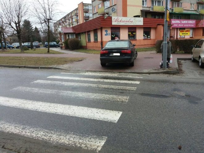 Obraz przedstawiający Mistrzowie parkowania: Moje audi ważniejsze niż piesi?!