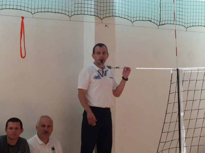 Obraz przedstawiający Oleszyce, powiat lubaczowski: Nauczyciele zagrają w siatkówkę